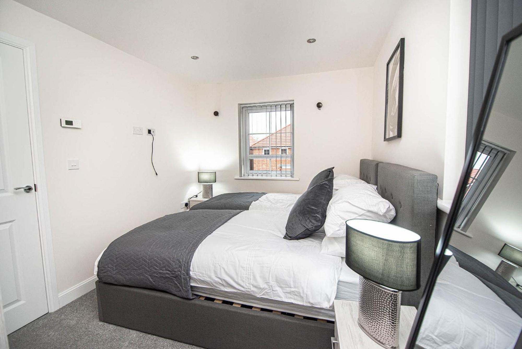Solid Mirror Modern Riverside Home, Doncaster