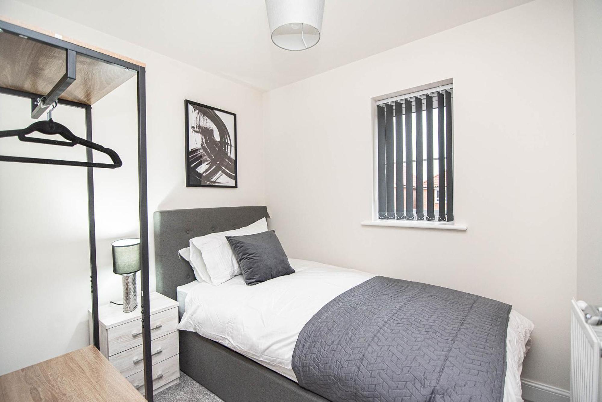 Solid Mirror Modern Riverside Home, Apartment Doncaster