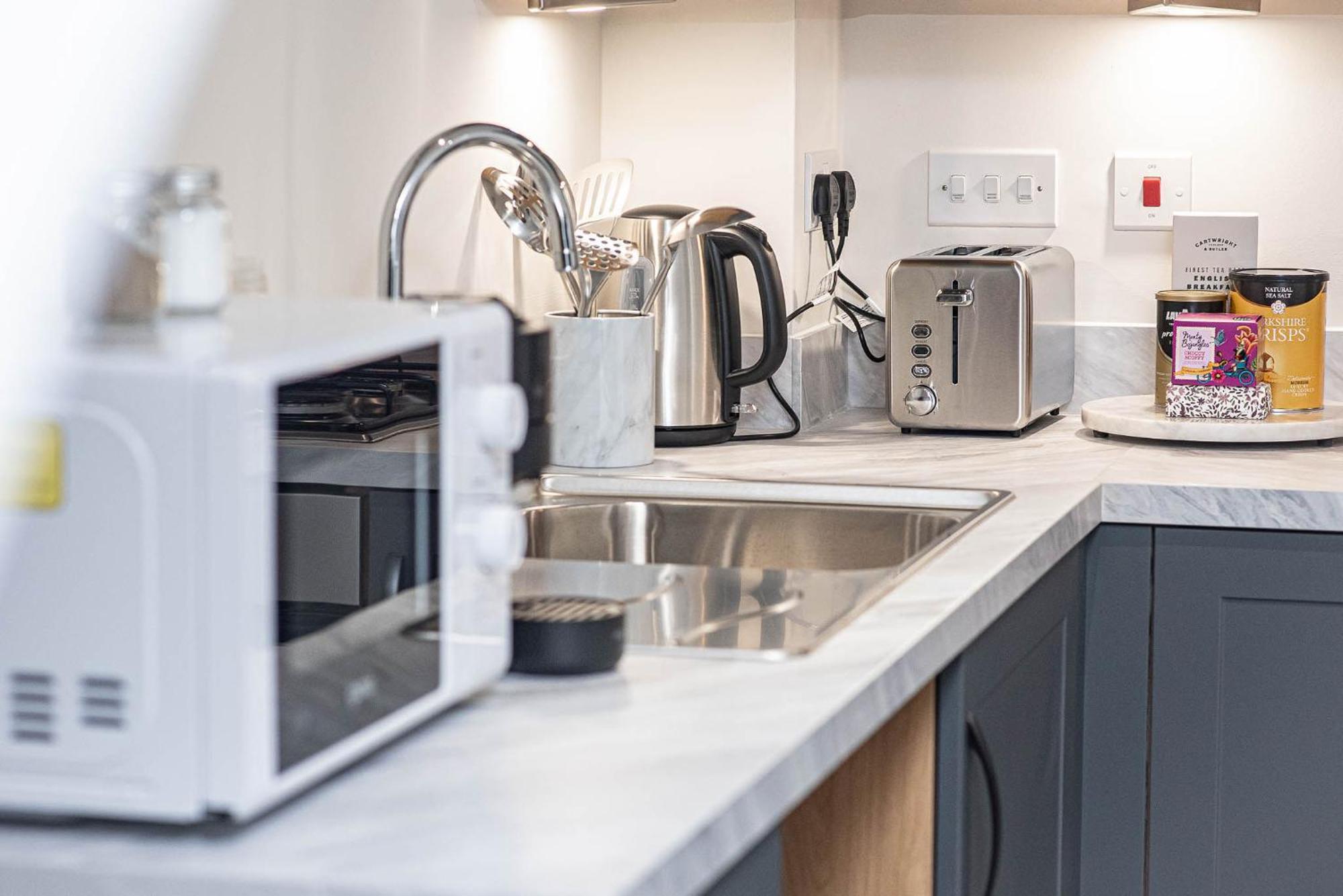 Solid Mirror Modern Riverside Home, Apartment Doncaster
