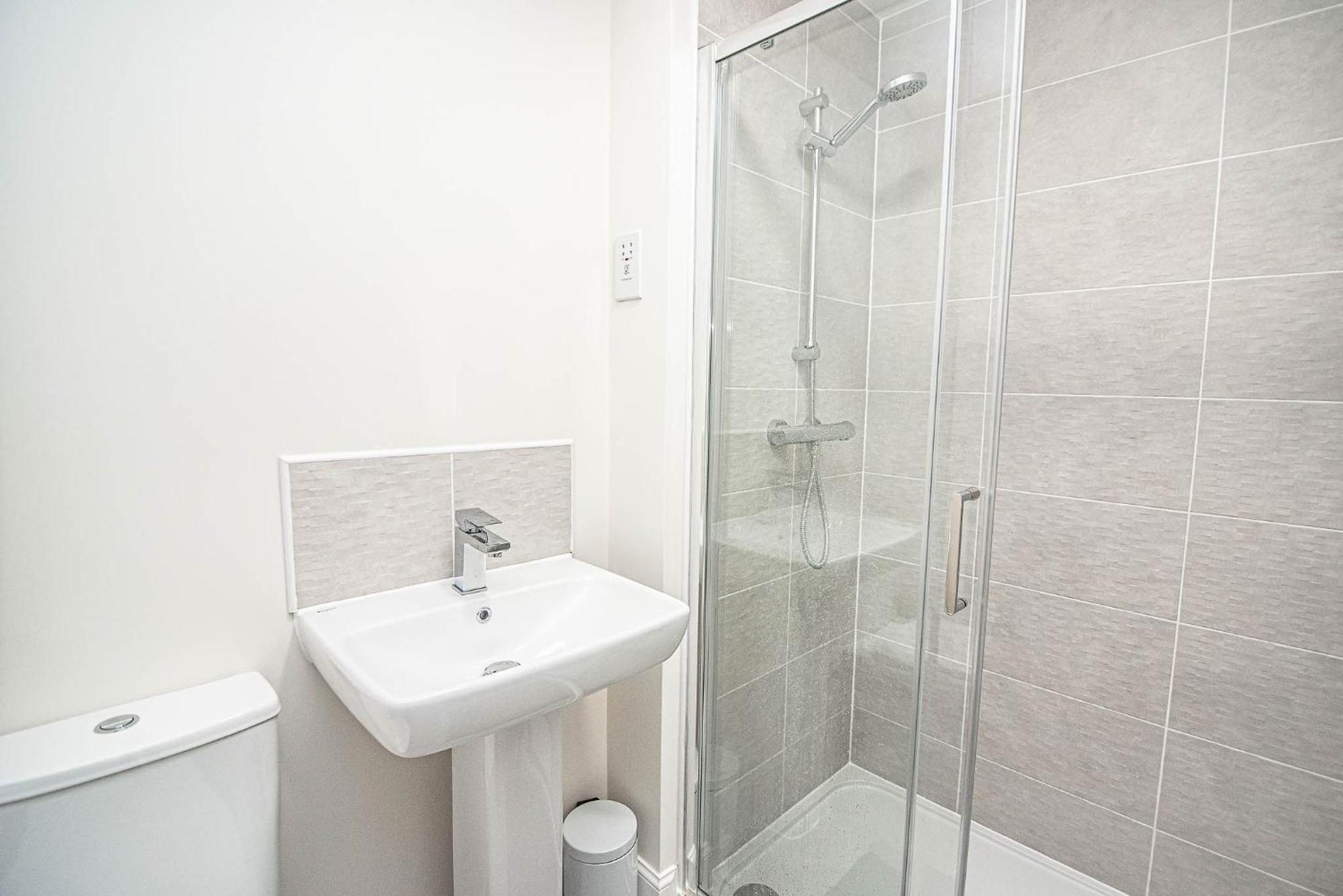 Solid Mirror Modern Riverside Home, Doncaster