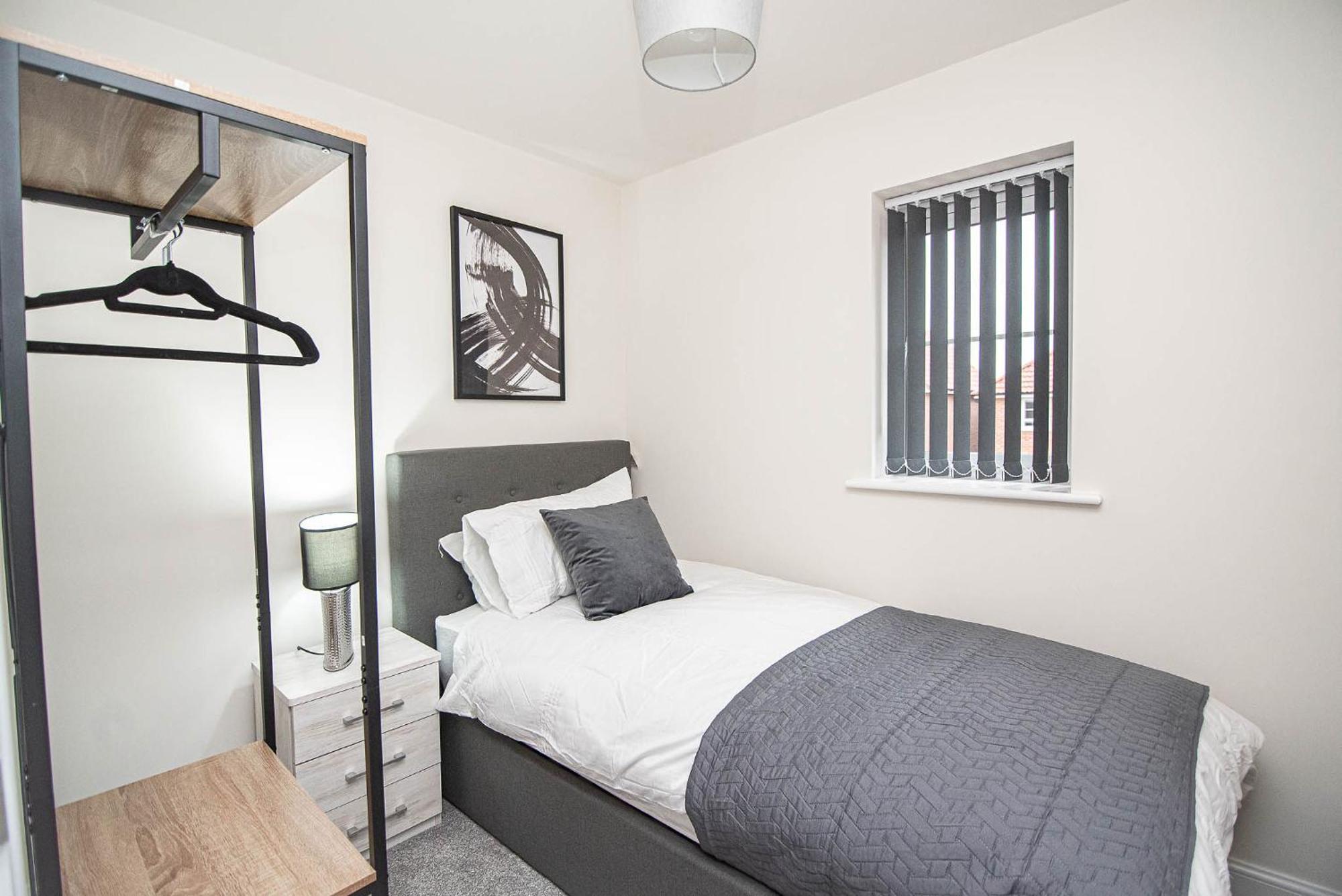 Apartment Solid Mirror Modern Riverside Home, Doncaster