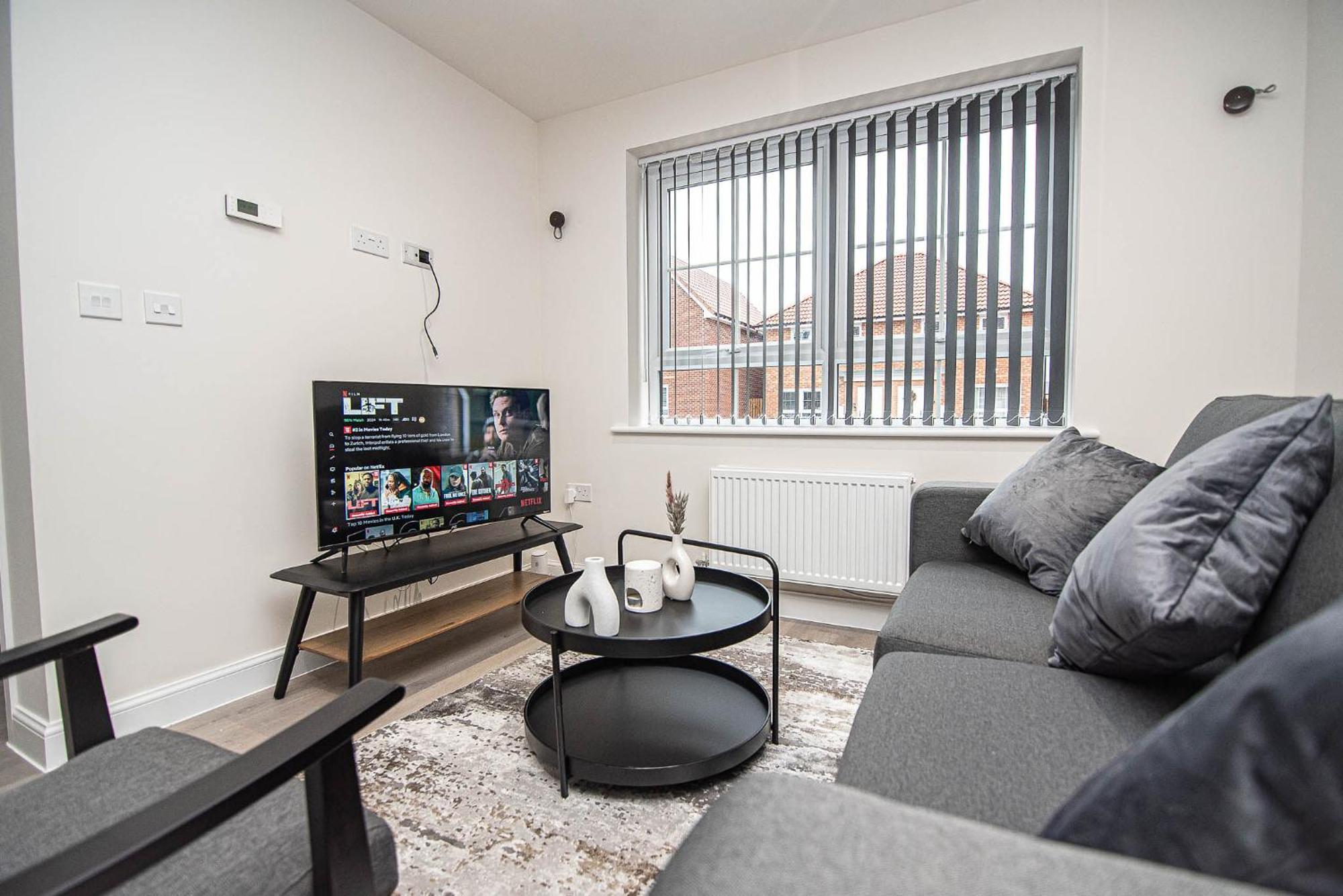 Apartment Solid Mirror Modern Riverside Home, Doncaster