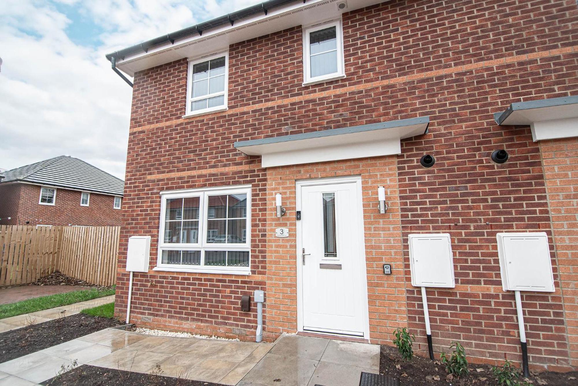 Solid Mirror Modern Riverside Home, Apartment Doncaster